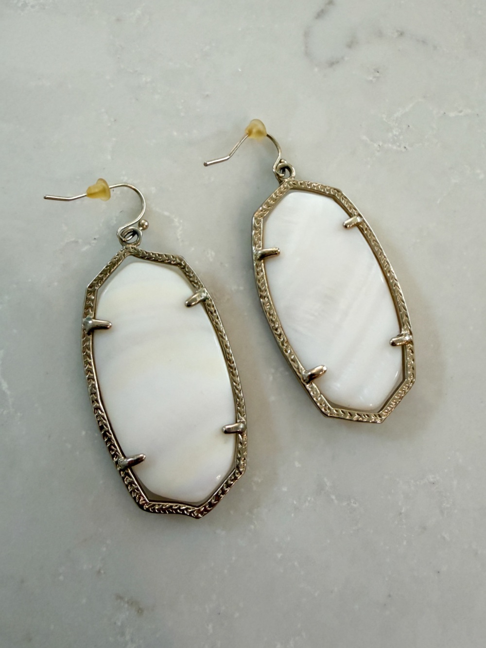 KENDRA SCOTT • Elle Gold Drop Earrings in Ivory Mother-of-Pearl - Picture 2 of 3